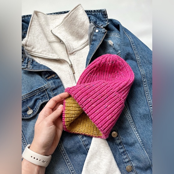 Hand knitted wool beanie - Picture 5 of 8